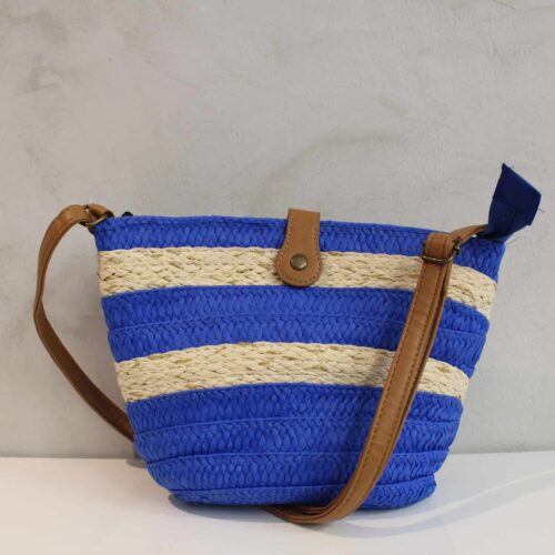 Bandolera de verano azul y crudo con efecto rafia y asa de cuero de Calzalia Boltaña.