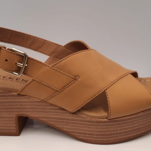 Sandalia Weekend Pedro Miralles cuero cruzado